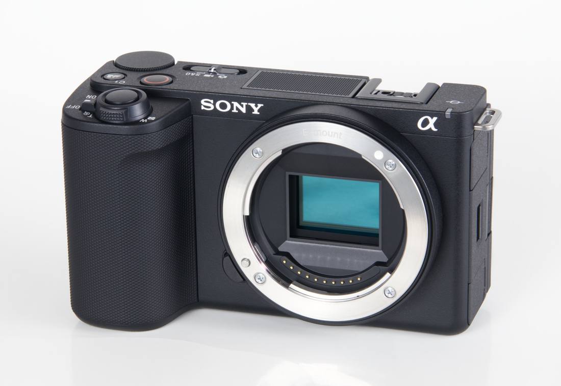 Sony ZV-E10 II без объектива, вид спереди