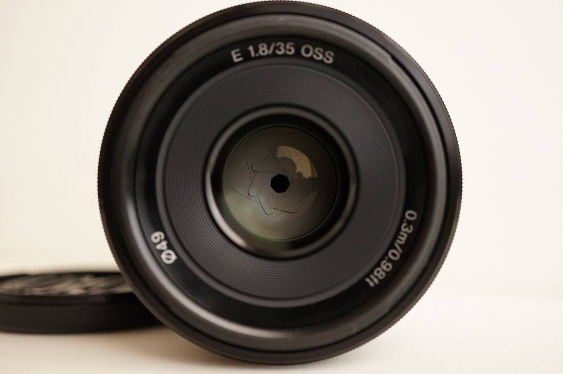 Объектив Sony E 35mm F1.8 OSS