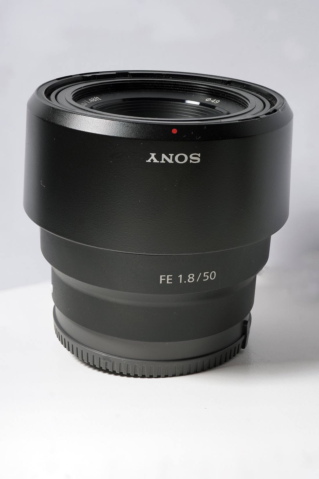 Объектив Sony FE 50mm F1.8 с блендой