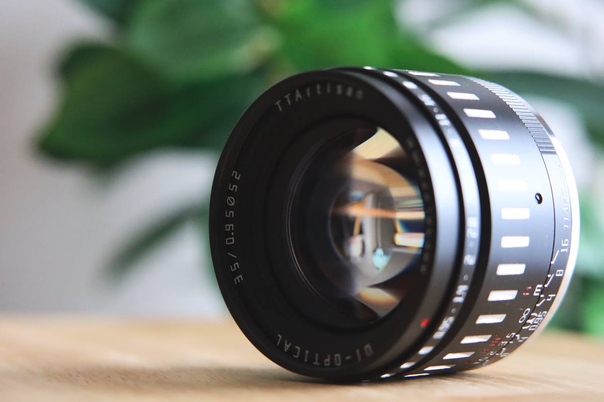 Ручной объектив TTArtisan 35mm F0.95 на камере