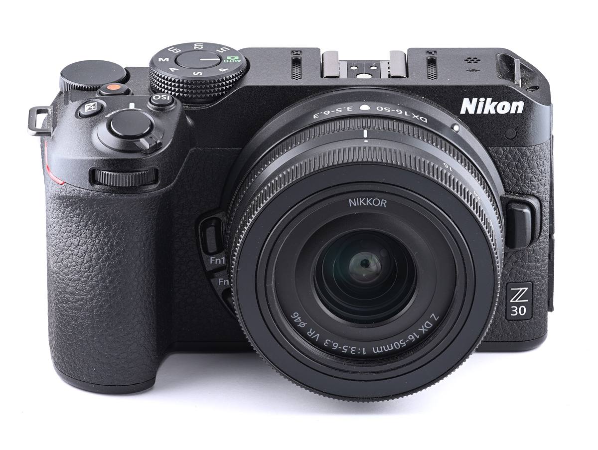 Nikon Z30 с китовым объективом