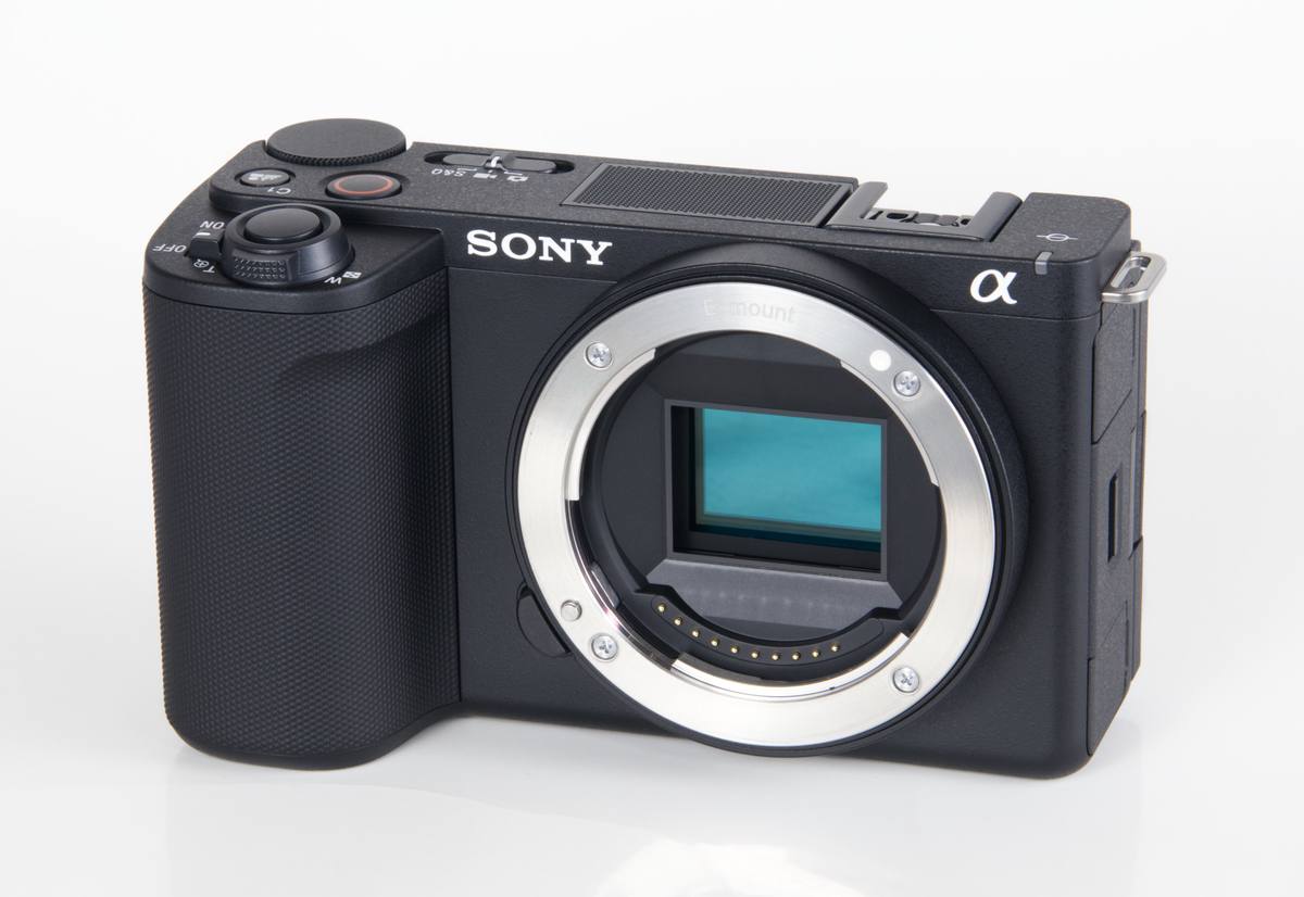 Sony ZV-E10 II без объектива, вид спереди