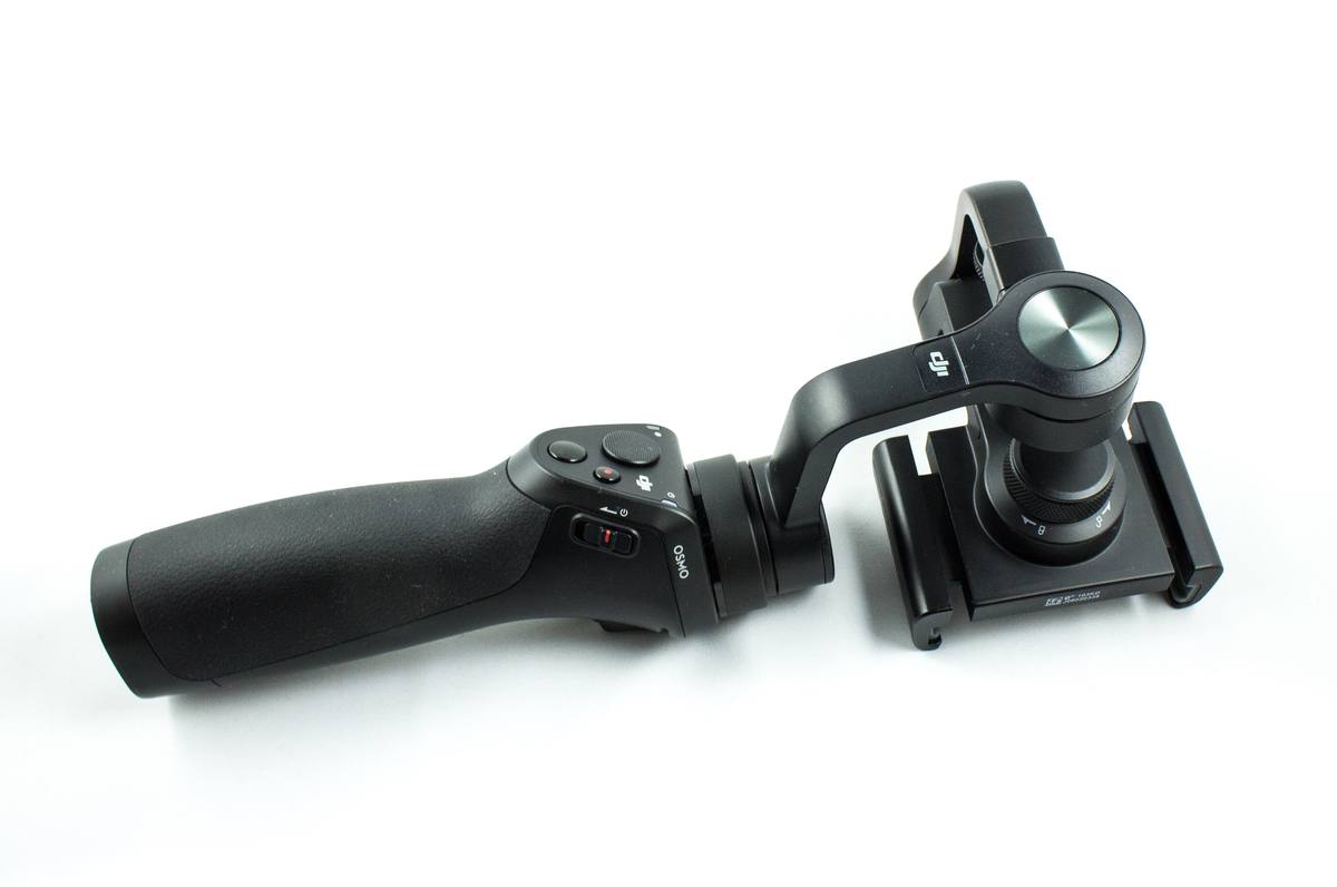 Стабилизатор для смартфона DJI Osmo Mobile первого поколения, вид сзади